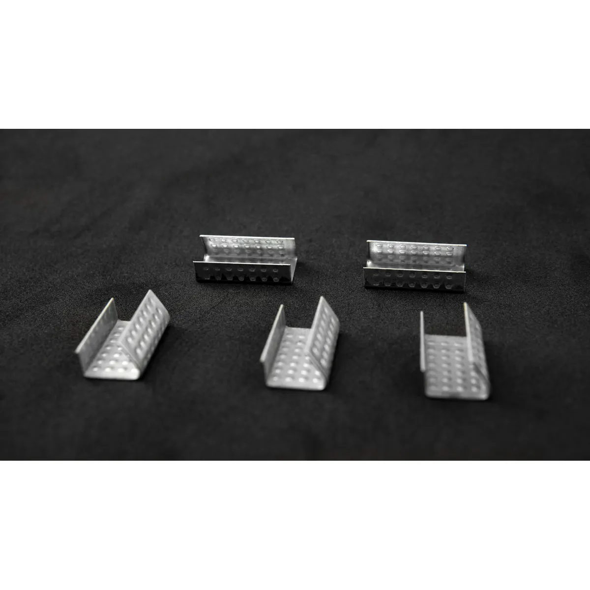 Dettaglio dei sigilli in acciaio BUCKLES-12PP per reggia PP da 12 mm