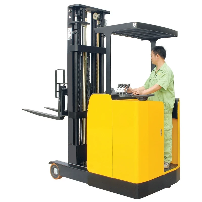 Carrello retrattile controbilanciato con operatore in piedi (REV15ST) 1500 kg 3000-6200 mm